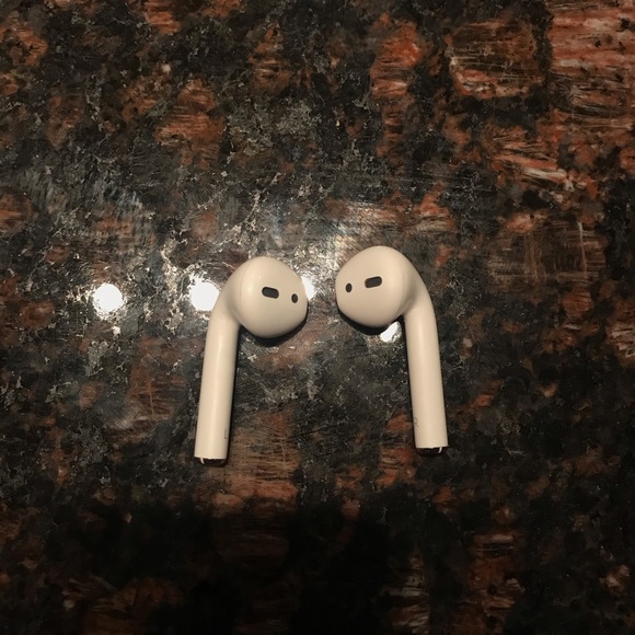Apple AirPods Gen 1 - Picture 6 of 8